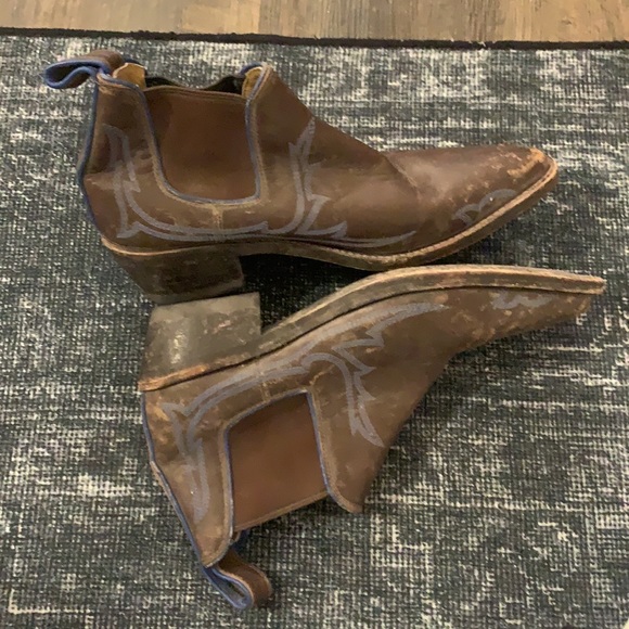 Distressed Free People leather cowboy booties with blue embroidery - Picture 6 of 6